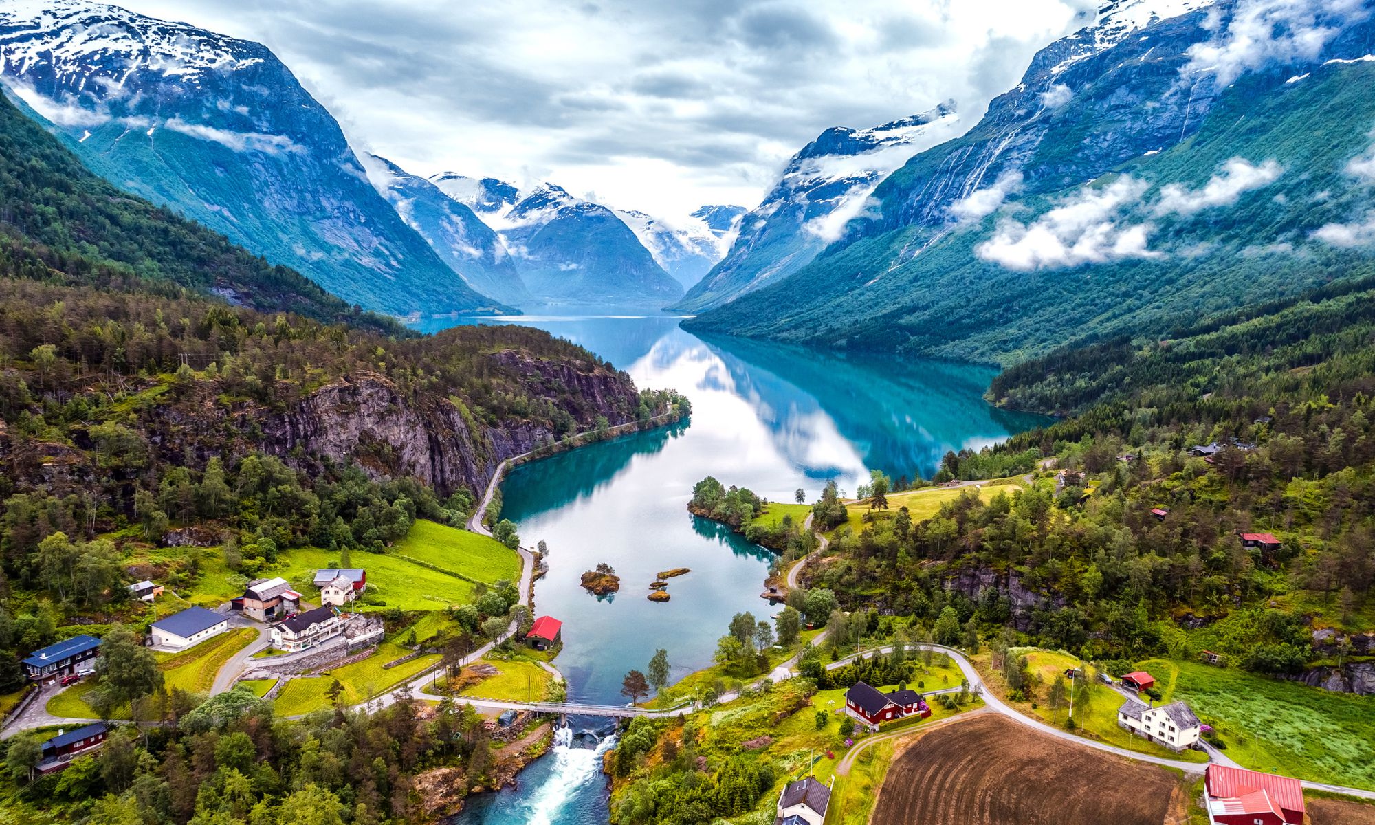 Fjorden Noorwegen dorp en water 2000-1200