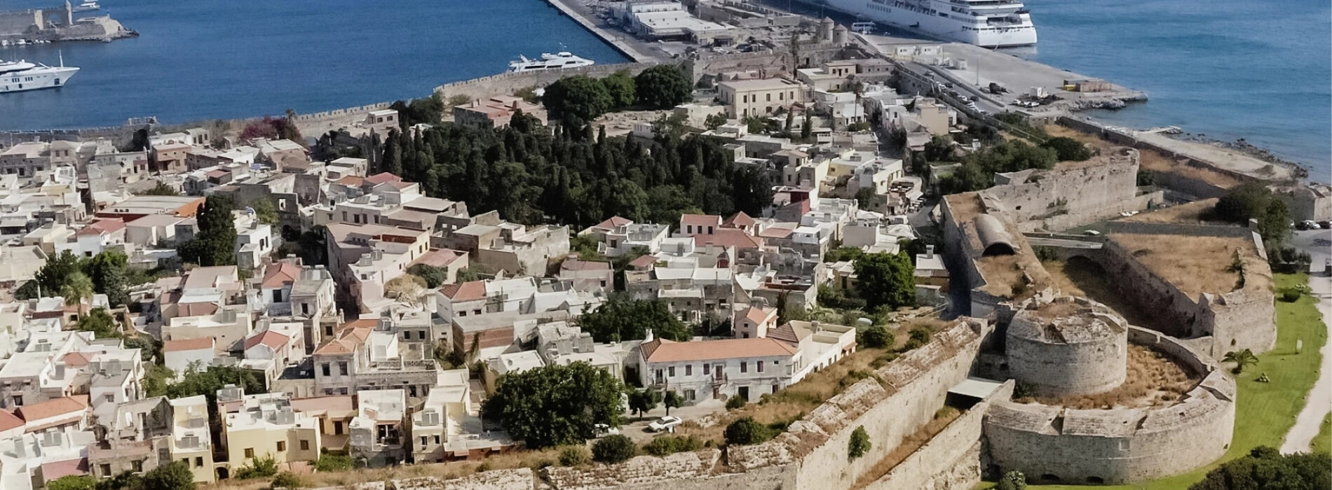 Rhodos Insel mit Schiff